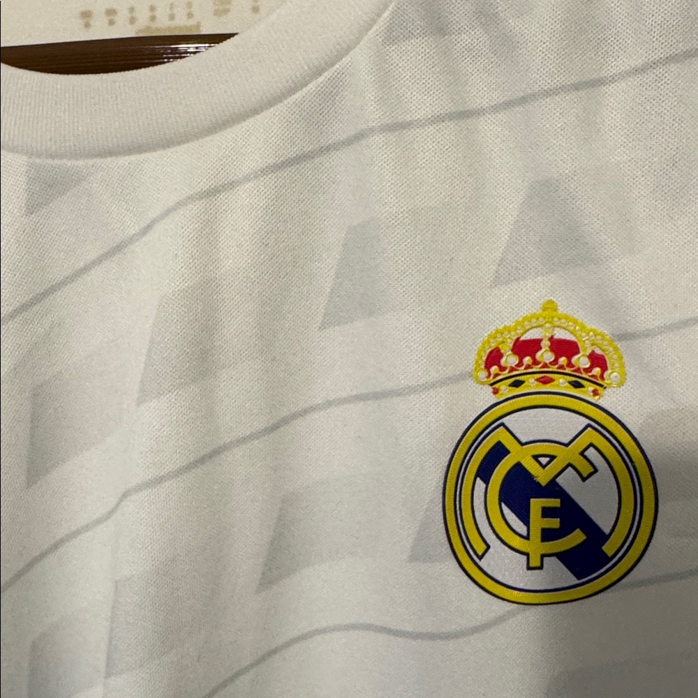 ADIDAS Men's Real Madrid Home Soccer Jersey 2017/18 - Picture 5 of 6